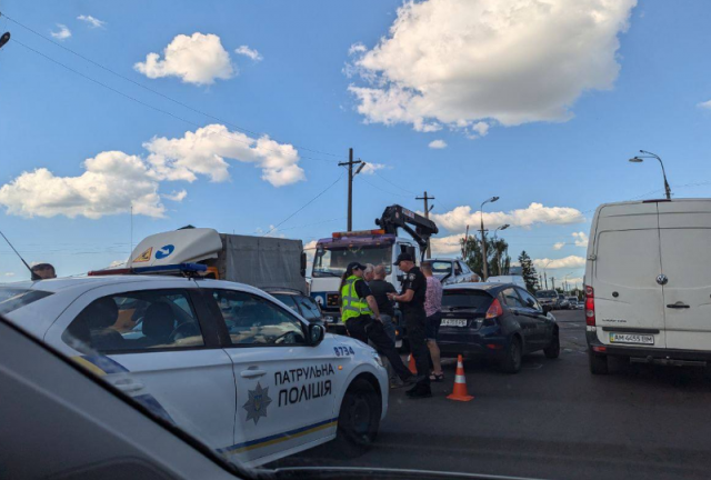 На Крошні в Житомирі через ДТП - великий затор. ФОТО