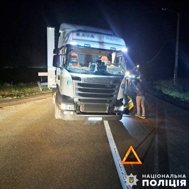 Подробиці ДТП за участі вантажівки та мотоцикла на трасі в Житомирській області Подробиці ДТП за участі вантажівки та мотоцикла на трасі в Житомирській області