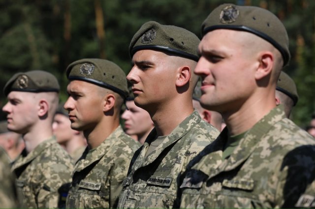 У Житомирському військовому інституті відбувся випуск лейтенантів. ФОТО У Житомирському військовому інституті відбувся випуск лейтенантів. ФОТО