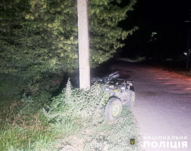 У селі Бердичівського району квадроцикл врізався в електроопору: загинув молодий водій