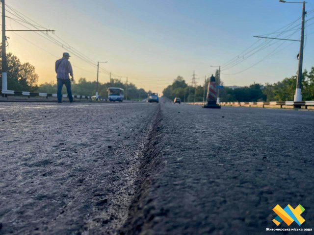 У Житомирі на проспекті Миру з 5-ї ранку розпочинається ремонт асфальту У Житомирі на проспекті Миру з 5-ї ранку розпочинається ремонт асфальту