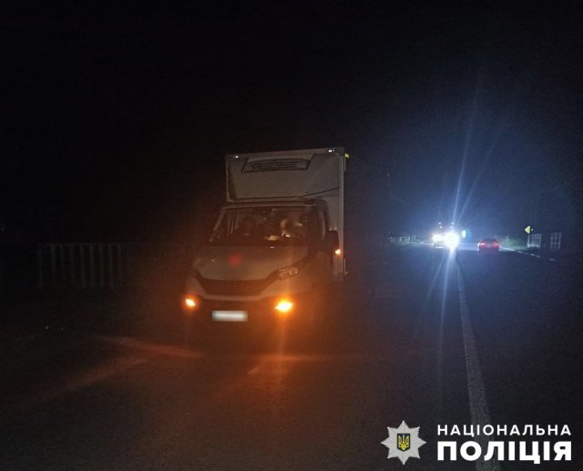 Неподалік Житомира під час комендантської години вантажівка збила 34-річного чоловіка. ФОТО Неподалік Житомира під час комендантської години вантажівка збила 34-річного чоловіка. ФОТО
