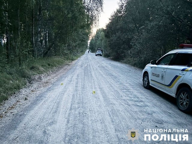 У селі Звягельського району SsangYong зʼїхав на узбіччя та перекинувся У селі Звягельського району SsangYong зʼїхав на узбіччя та перекинувся