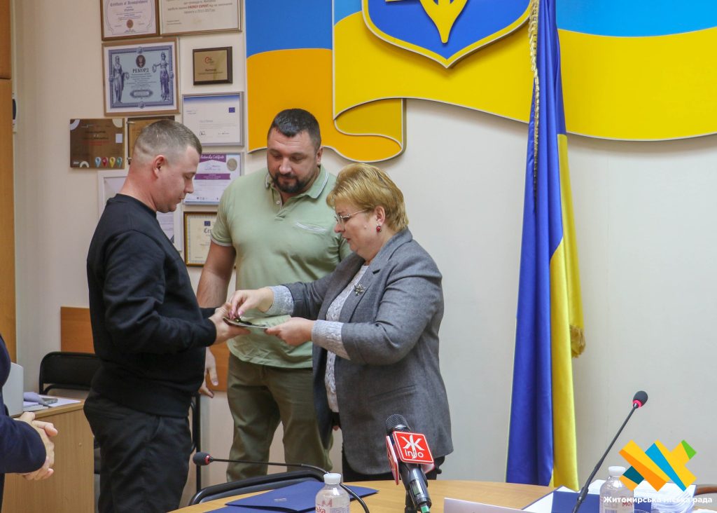 У Житомирі Захисники України отримали відзнаки - Події. Джерело: Zhitomir-OnLine У Житомирі Захисники України отримали відзнаки - фото №1