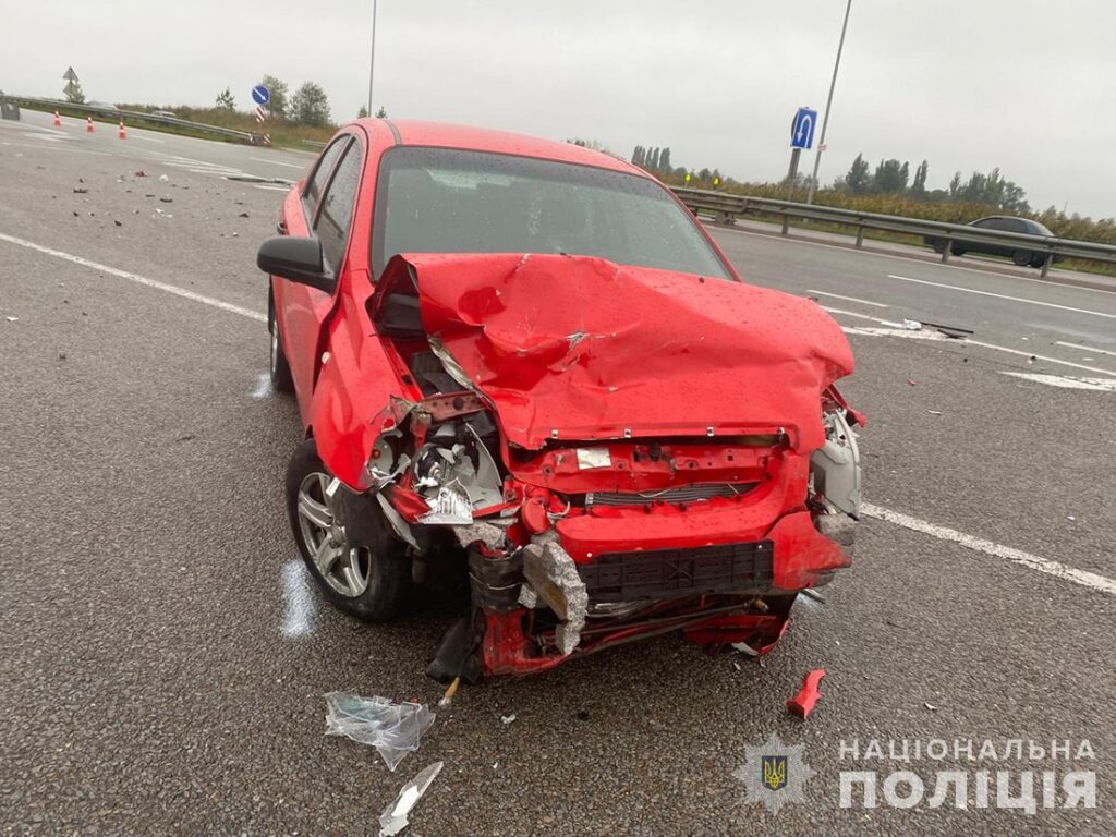 Подробиці ДТП на трасі в Житомирській області за участі ВАЗ та Chevrolet, є травмовані - фото №1