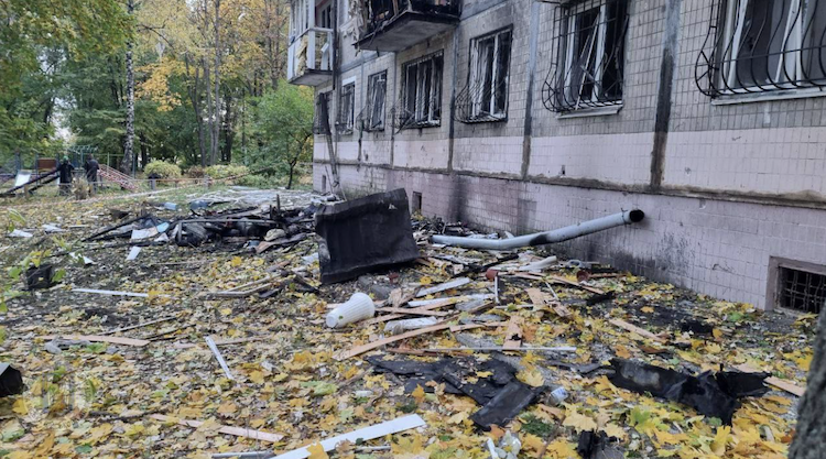 Нічна атака дронів. У Києві уламки безпілотника впали на багатоповерхівку, є поранені - Україна. Джерело: Zhitomir-OnLine Нічна атака дронів. У Києві уламки безпілотника впали на багатоповерхівку, є поранені - фото №