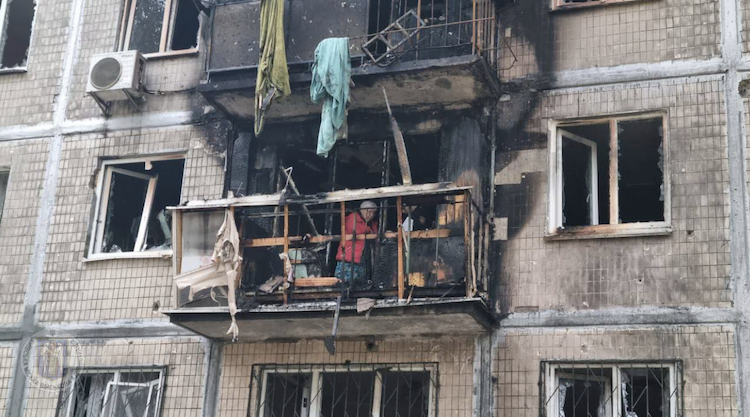 Нічна атака дронів. У Києві уламки безпілотника впали на багатоповерхівку, є поранені - Україна. Джерело: Zhitomir-OnLine Нічна атака дронів. У Києві уламки безпілотника впали на багатоповерхівку, є поранені - фото №1