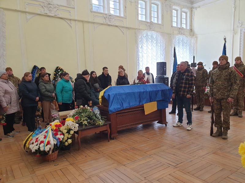На Бердичівщині попрощались з нацгвардійцем бригади «Буревій» Денисом Митрофановим - Події. Джерело: Zhitomir-OnLine На Бердичівщині попрощались з нацгвардійцем бригади «Буревій» Денисом Митрофановим - фото №