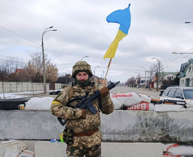 Батьки Героя з Пулинського району отримали військову нагороду свого сина Руслана Мельника Батьки Героя з Пулинського району отримали військову нагороду свого сина Руслана Мельника