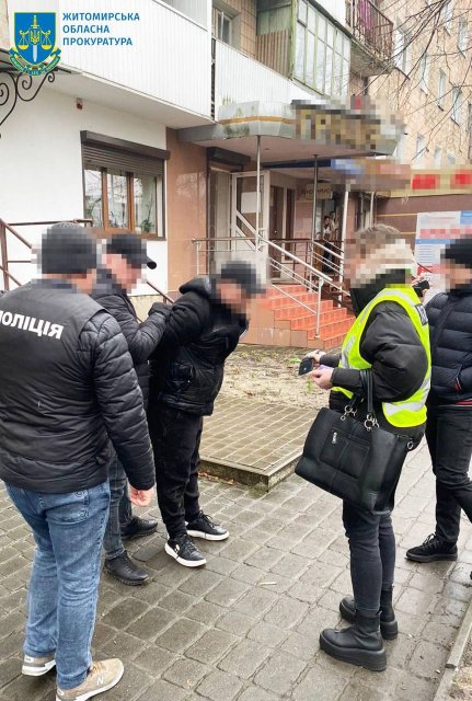 Благодійник з Волині пообіцяв за 2000 доларів переправити житомирянина за кордон