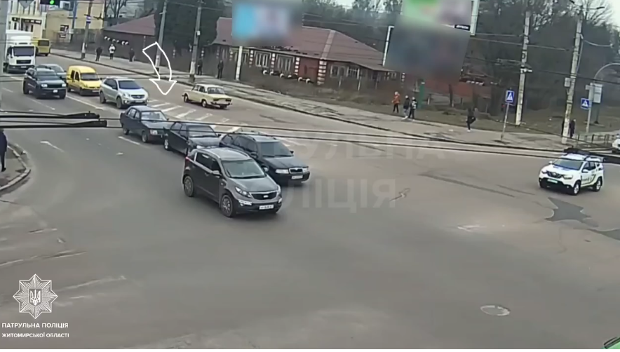 На перехресті в Житомирі сталася ДТП за участі трьох автівок. ФОТО На перехресті в Житомирі сталася ДТП за участі трьох автівок. ФОТО
