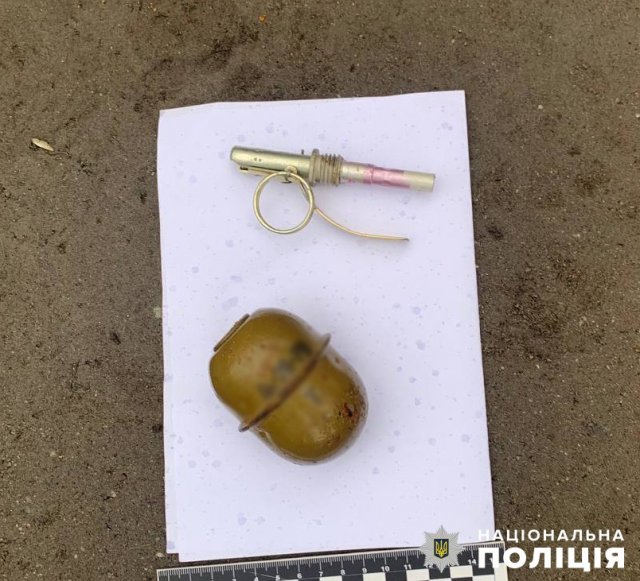 Граната на Бердичівщині та вибухівка у Коростенському районі - "знахідки" поліцейських. ФОТО Граната на Бердичівщині та вибухівка у Коростенському районі - "знахідки" поліцейських. ФОТО
