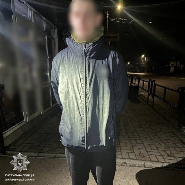 На Покровській в Житомирі патрульні затримали порушника комендантської години, який мав при собі зброю На Покровській в Житомирі патрульні затримали порушника комендантської години, який мав при собі зброю