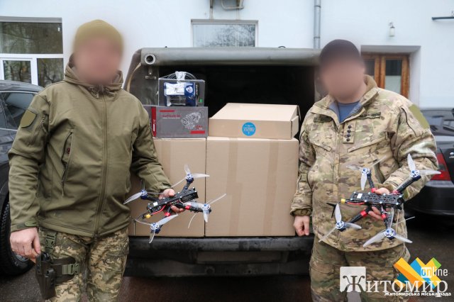Житомирська громада передала військовим дрони, приціли та комплект підсилення зв
