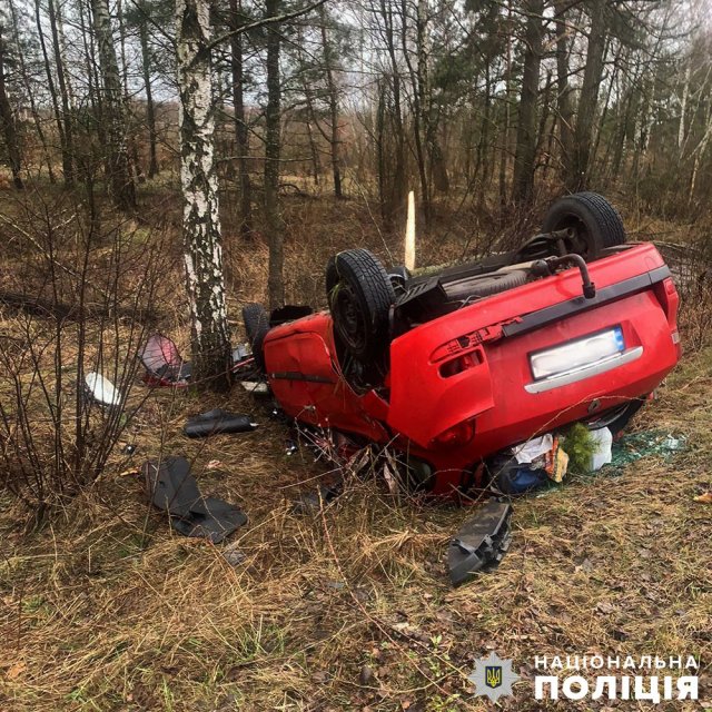На автодорозі Житомир-Чернівці 50-річна водійка Renault з На автодорозі Житомир-Чернівці 50-річна водійка Renault з