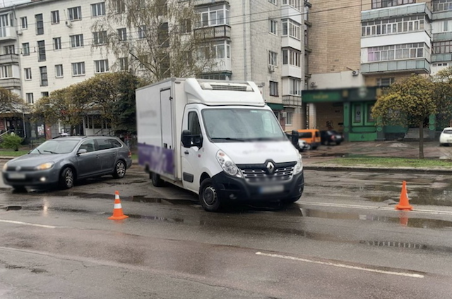 На вул. Київській у Житомирі вантажівка Renault збила 77-річну житомирянку, яка переходила дорогу На вул. Київській у Житомирі вантажівка Renault збила 77-річну житомирянку, яка переходила дорогу