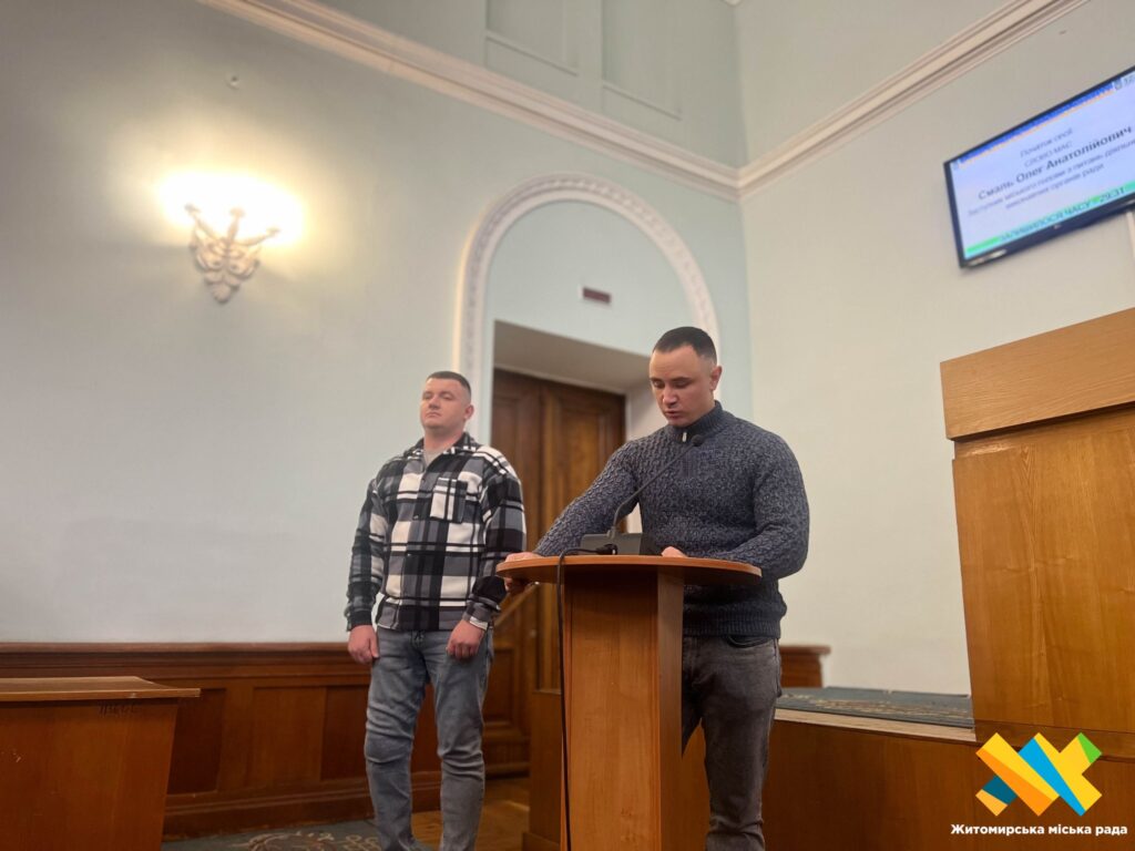 Підполковник Василь Захарець з Житомира отримав «Годинник міського голови» за мужність і героїзм - Інформація. Джерело: Zhitomir-OnLine Підполковник Василь Захарець з Житомира отримав «Годинник міського голови» за мужність і героїзм - фото №