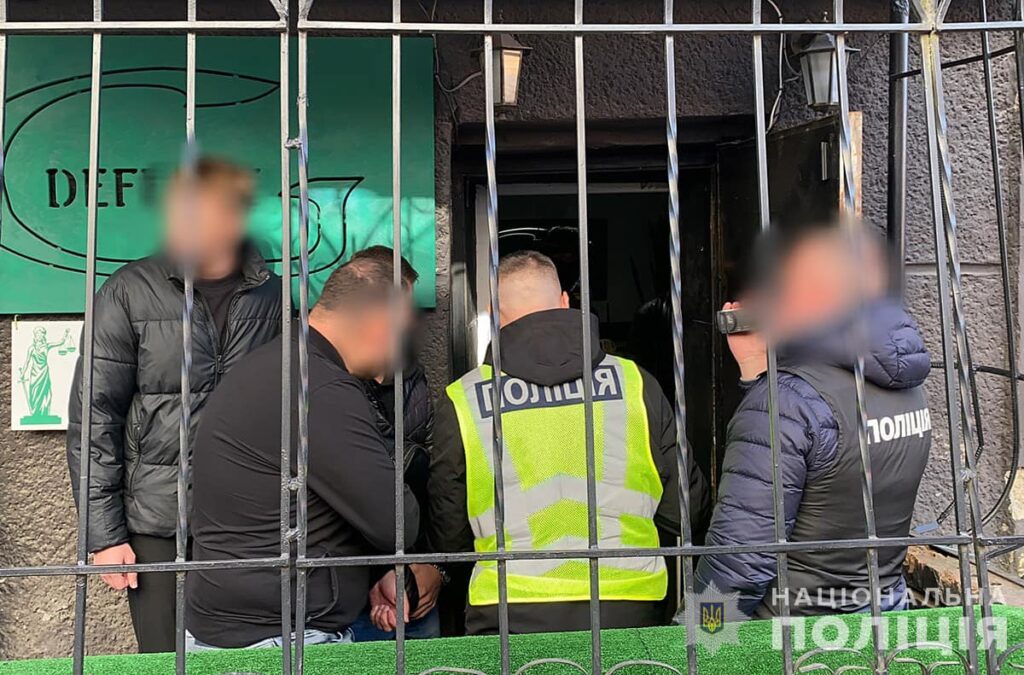 У Житомирі затримали трьох чоловіків, які організували схему виїзду за кордон військовозобов’язаних - фото №4