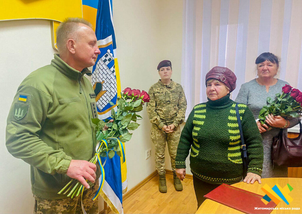 У Житомирі рідним загиблих військових вручили державні нагороди. Фото - Інформація. Джерело: Zhitomir-OnLine У Житомирі рідним загиблих військових вручили державні нагороди. Фото - фото №1