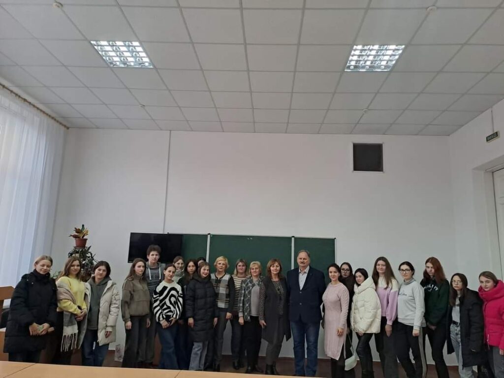 Бердичівські студенти зустрілися із відомим краєзнавцем. ФОТО - фото №