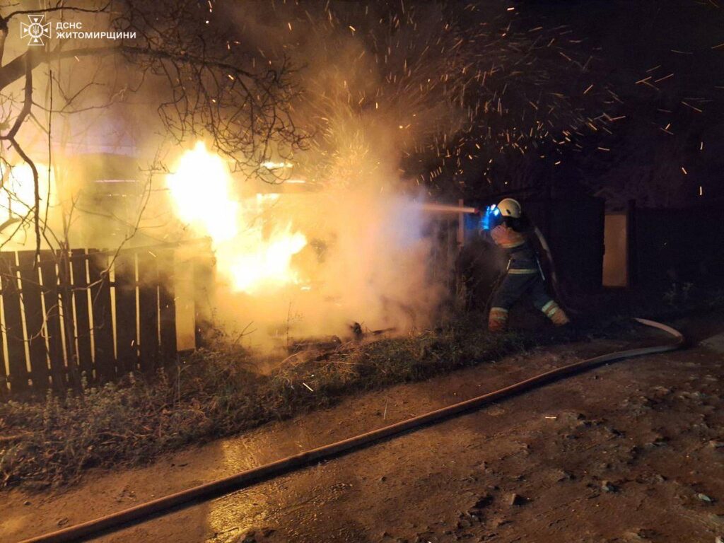 У селі Житомирського району горіла літня кухня, а на Бердичівщині - приватна оселя - Події. Джерело: Zhitomir-OnLine У селі Житомирського району горіла літня кухня, а на Бердичівщині - приватна оселя - фото №