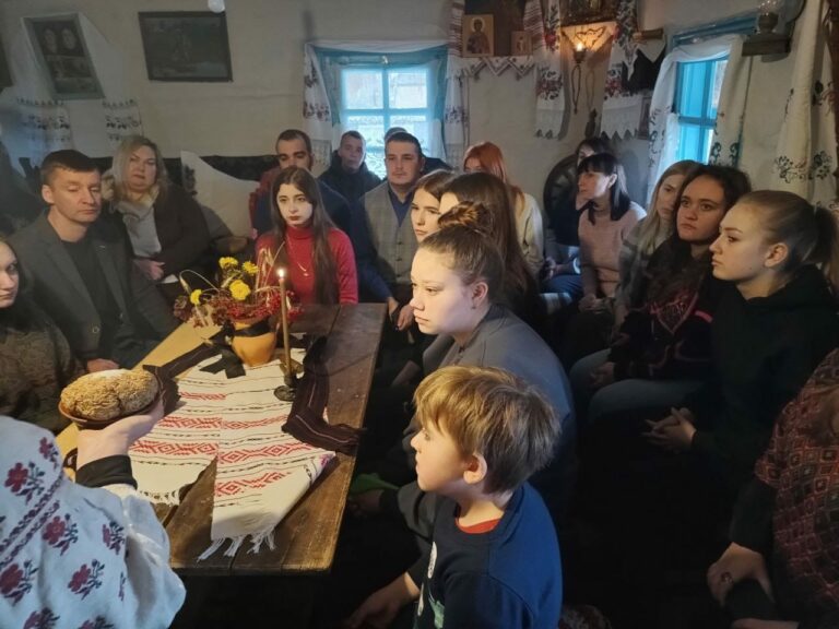 У Житомирській області відбувся захід “Голодомор у пам’яті назавжди” - Культура. Джерело: Zhitomir-OnLine У Житомирській області відбувся захід “Голодомор у пам’яті назавжди” - фото №2