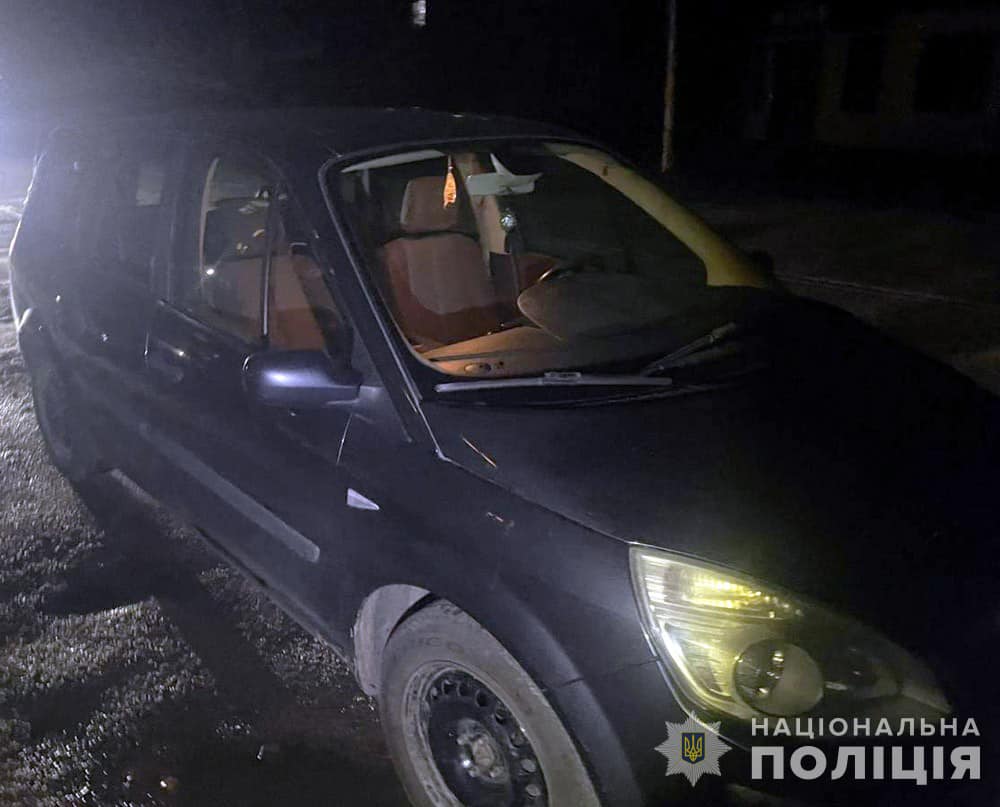 У місті на Житомирщині водійка на Renault збила пішохода та самостійно завезла його до лікарні - Події. Джерело: Zhitomir-OnLine У місті на Житомирщині водійка на Renault збила пішохода та самостійно завезла його до лікарні - фото №