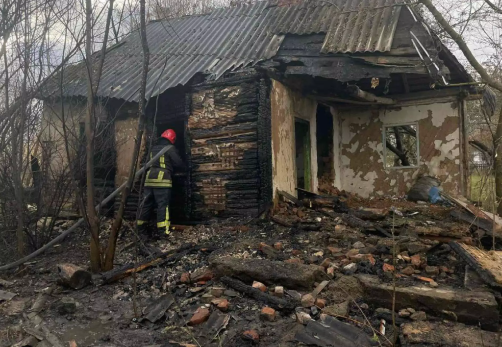 У Житомирській області минулої доби сталися чотири пожежі в приватних будинках - фото №
