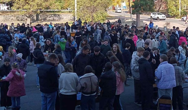 В одному з ліцеїв Бердичева провели ярмарок: зібрали понад 100 тис. грн для ЗСУ - Інформація. Джерело: Zhitomir-OnLine В одному з ліцеїв Бердичева провели ярмарок: зібрали понад 100 тис. грн для ЗСУ - фото №