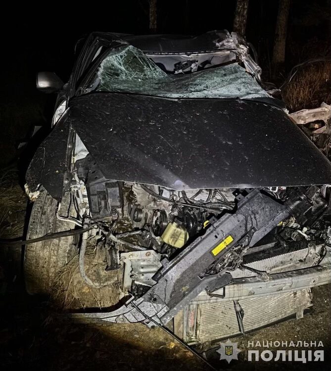 Поблизу села у Житомирській області перекинувся автомобіль, водій та 43-річний пасажир загинули, ще один - в лікарні - Події. Джерело: Zhitomir-OnLine Поблизу села у Житомирській області перекинувся автомобіль, водій та 43-річний пасажир загинули, ще один - в лікарні - фото №