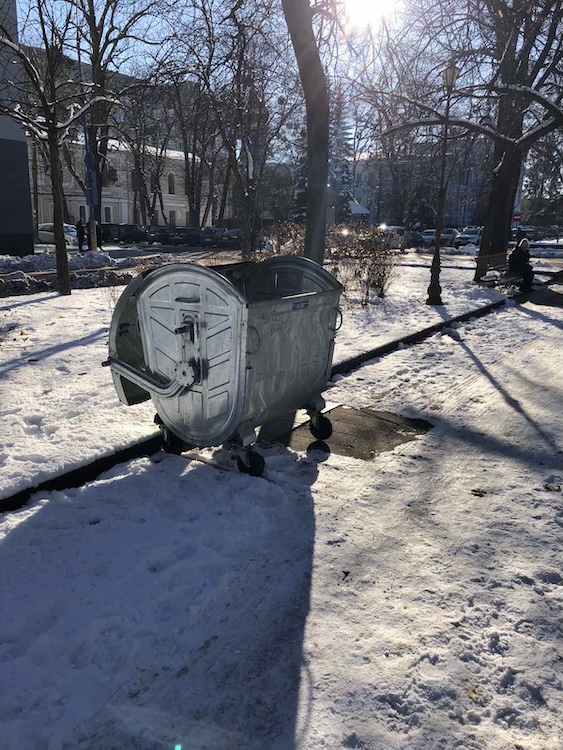 Чому в Житомирі так багато сміття? - Інформація, Думка, Топ-новини. Джерело: Zhitomir-OnLine Чому в Житомирі так багато сміття? - фото №3