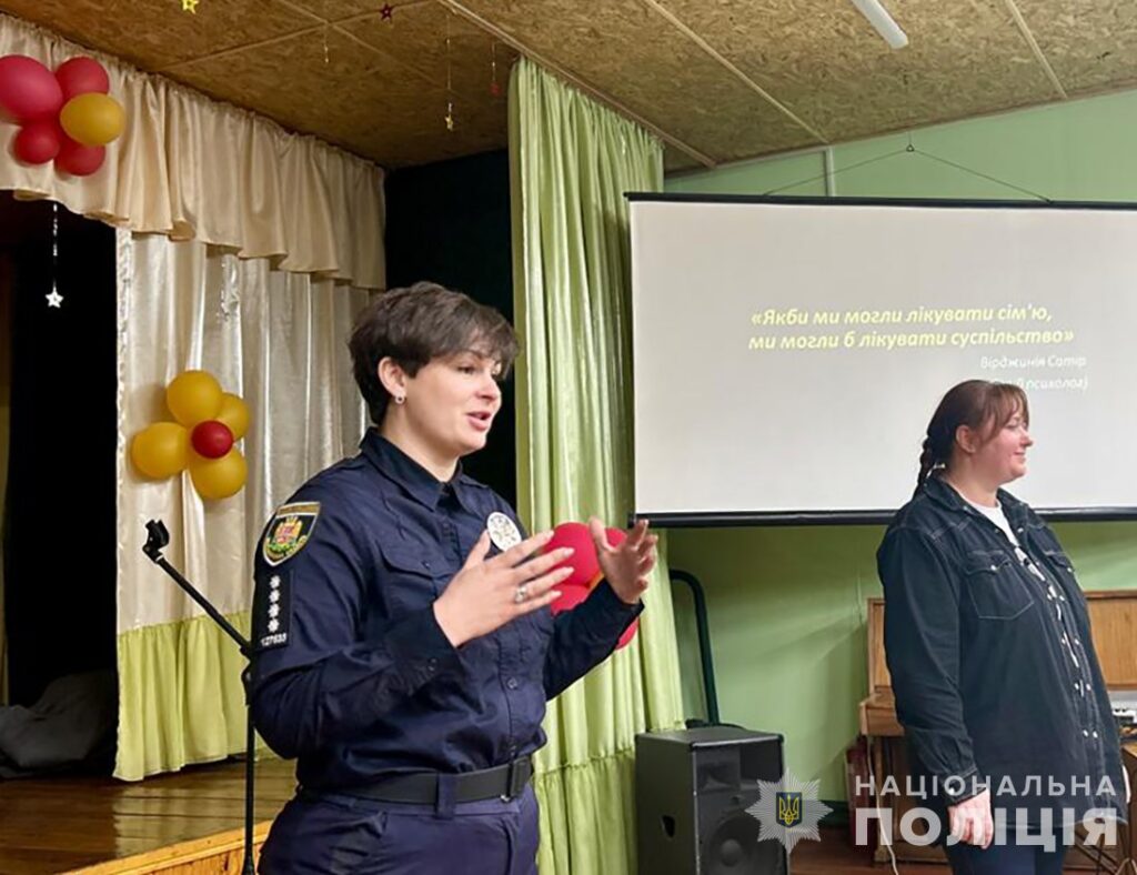 У Звягелі поліцейські провели тематичні лекції для підлітків - Події. Джерело: Zhitomir-OnLine У Звягелі поліцейські провели тематичні лекції для підлітків - фото №