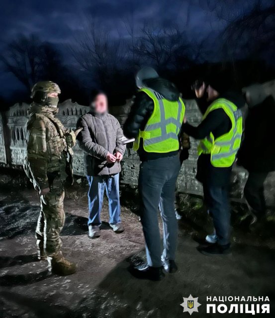 На Коростенщині за доларовий «гонорар» працівник суду обіцяв сприяння у поверненні арештованого майна. ФОТО. ВІДЕО На Коростенщині за доларовий «гонорар» працівник суду обіцяв сприяння у поверненні арештованого майна. ФОТО. ВІДЕО