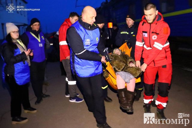 На залізничний вокзал у Бердичів приїхали понад 50 переселенців зі сходу На залізничний вокзал у Бердичів приїхали понад 50 переселенців зі сходу