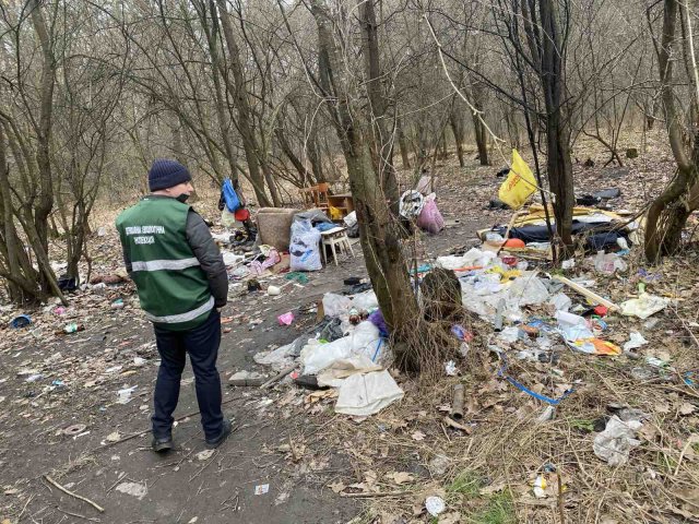 В одному з мікрорайонів Житомира знову виявили стихійні сміттєзвалища. ФОТО В одному з мікрорайонів Житомира знову виявили стихійні сміттєзвалища. ФОТО