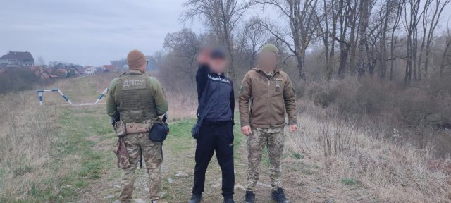 Прикордонники затримали 13 чоловіків, які намагалися втекти за кордон, серед них – жителі Житомирщини Прикордонники затримали 13 чоловіків, які намагалися втекти за кордон, серед них – жителі Житомирщини