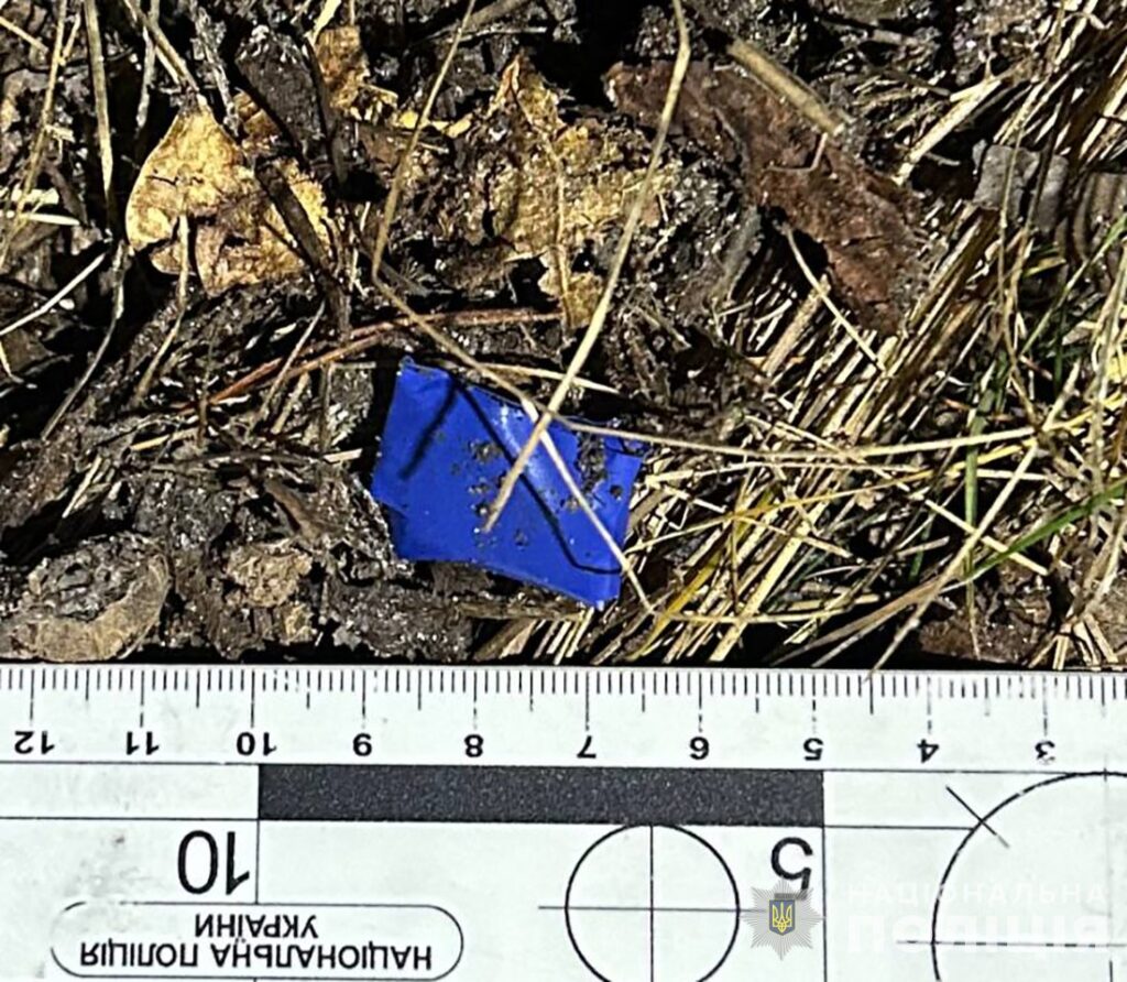 У мікрорайоні Мальованка поліцейські помітили 22-річного житомирянина: робив закладки - Події. Джерело: Zhitomir-OnLine У мікрорайоні Мальованка поліцейські помітили 22-річного житомирянина: робив закладки - фото №2