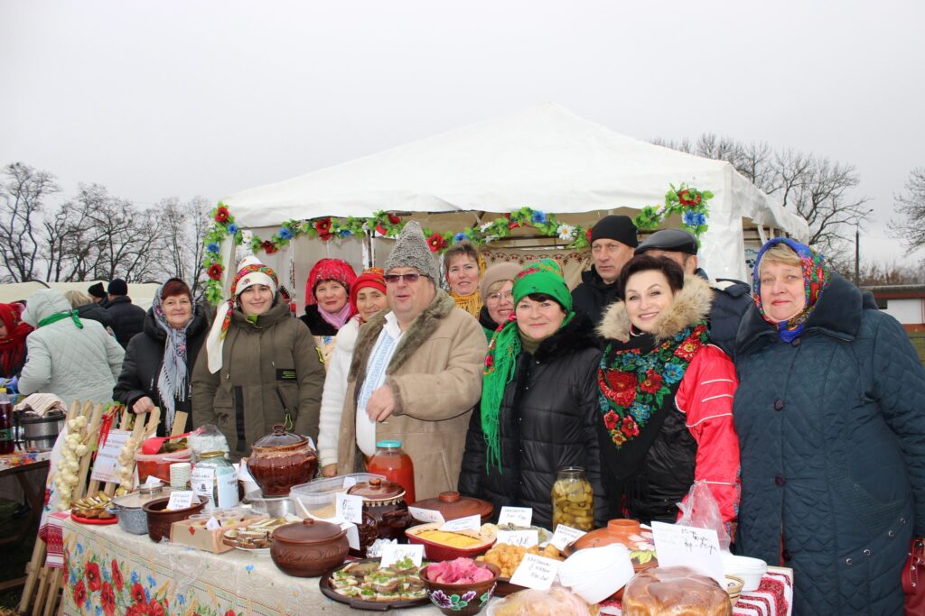 На «Андріївських вечорницях» у Звягелі для військових зібрали майже 200 тис. грн - Інформація. Джерело: Zhitomir-OnLine На «Андріївських вечорницях» у Звягелі для військових зібрали майже 200 тис. грн - фото №1