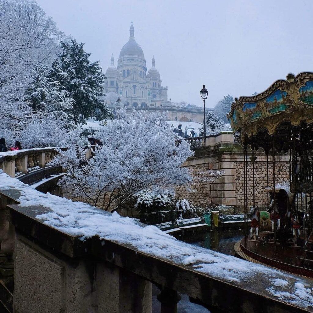 Монмартр (Montmartre) в снігу, Париж, Франція. ФОТО - фото №