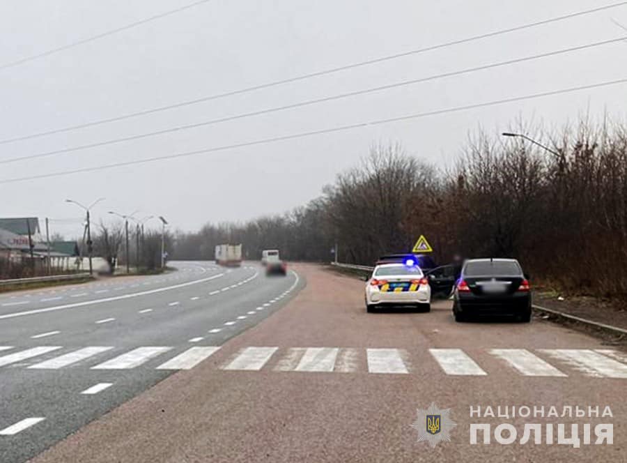 Неподалік Житомира Kia наїхав на жінку з дитиною - Події. Джерело: Zhitomir-OnLine Неподалік Житомира Kia наїхав на жінку з дитиною - фото №