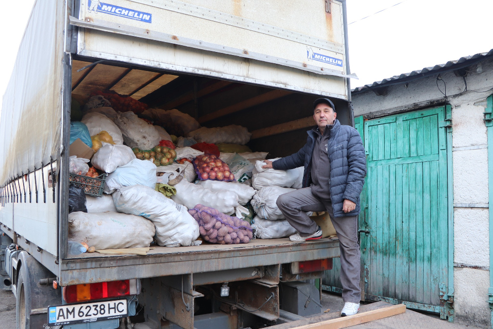 Жителі Олевської громади зібрали продукти для госпіталів Миколаєва - Інформація. Джерело: Zhitomir-OnLine Жителі Олевської громади зібрали продукти для госпіталів Миколаєва - фото №
