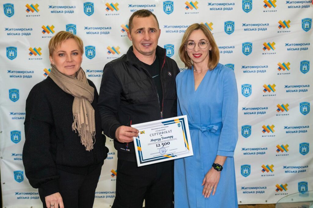 У Житомирі відзначили грошовими сертифікатами чемпіонів світу з веслування на човнах «Дракон» - фото №1