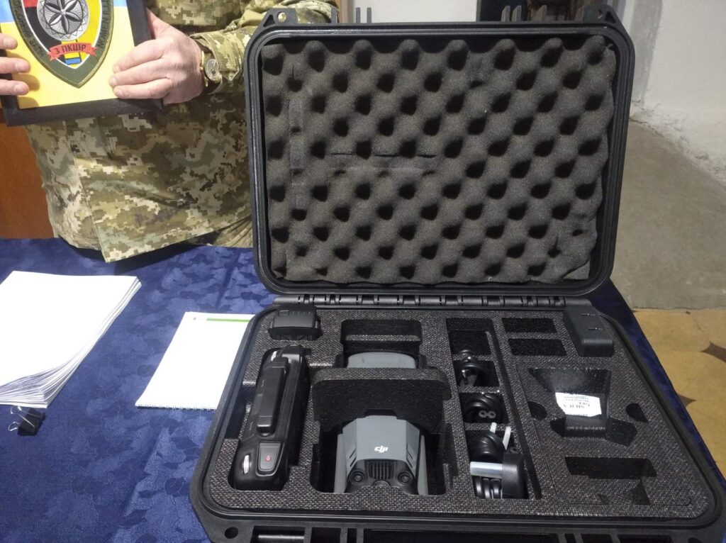 Громада Овруччини передала захисникам понад 50 квадрокоптерів - Інформація. Джерело: Zhitomir-OnLine Громада Овруччини передала захисникам понад 50 квадрокоптерів - фото №1