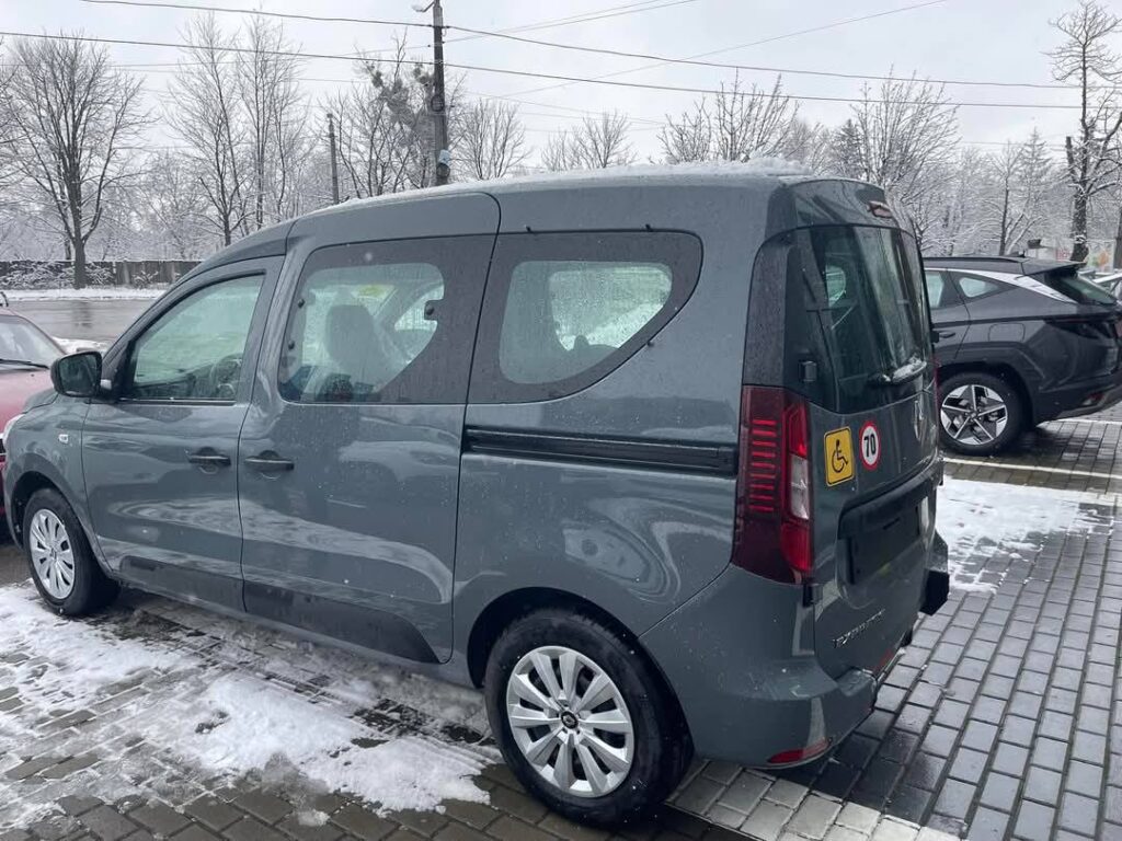 На Житомирщині Семенівська громада отримала спеціалізований автомобіль для перевезення людей з інвалідністю. ФОТО - Події. Джерело: Zhitomir-OnLine На Житомирщині Семенівська громада отримала спеціалізований автомобіль для перевезення людей з інвалідністю. ФОТО - фото №1