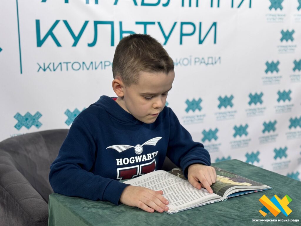 У Житомирі діти змагаються зі швидкості читання - Інформація. Джерело: Zhitomir-OnLine У Житомирі діти змагаються зі швидкості читання - фото №