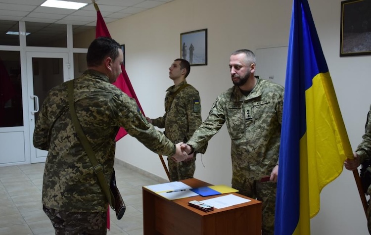 У Житомирі прикордонники-новобранці склали військову присягу - Події. Джерело: Zhitomir-OnLine У Житомирі прикордонники-новобранці склали військову присягу - фото №2