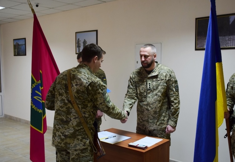 У Житомирі прикордонники-новобранці склали військову присягу - Події. Джерело: Zhitomir-OnLine У Житомирі прикордонники-новобранці склали військову присягу - фото №4
