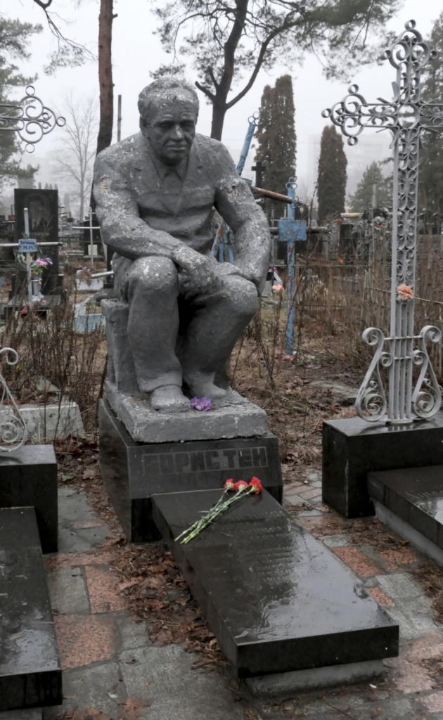 У Житомирі памʼятник відомому перекладачеві у жалюгідному стані. ФОТО - Фоторепортаж. Джерело: Zhitomir-OnLine У Житомирі памʼятник відомому перекладачеві у жалюгідному стані. ФОТО - фото №