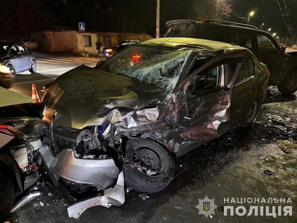Поліція встановлює обставини подвійної ДТП у середмісті Житомира. ФОТО - фото №