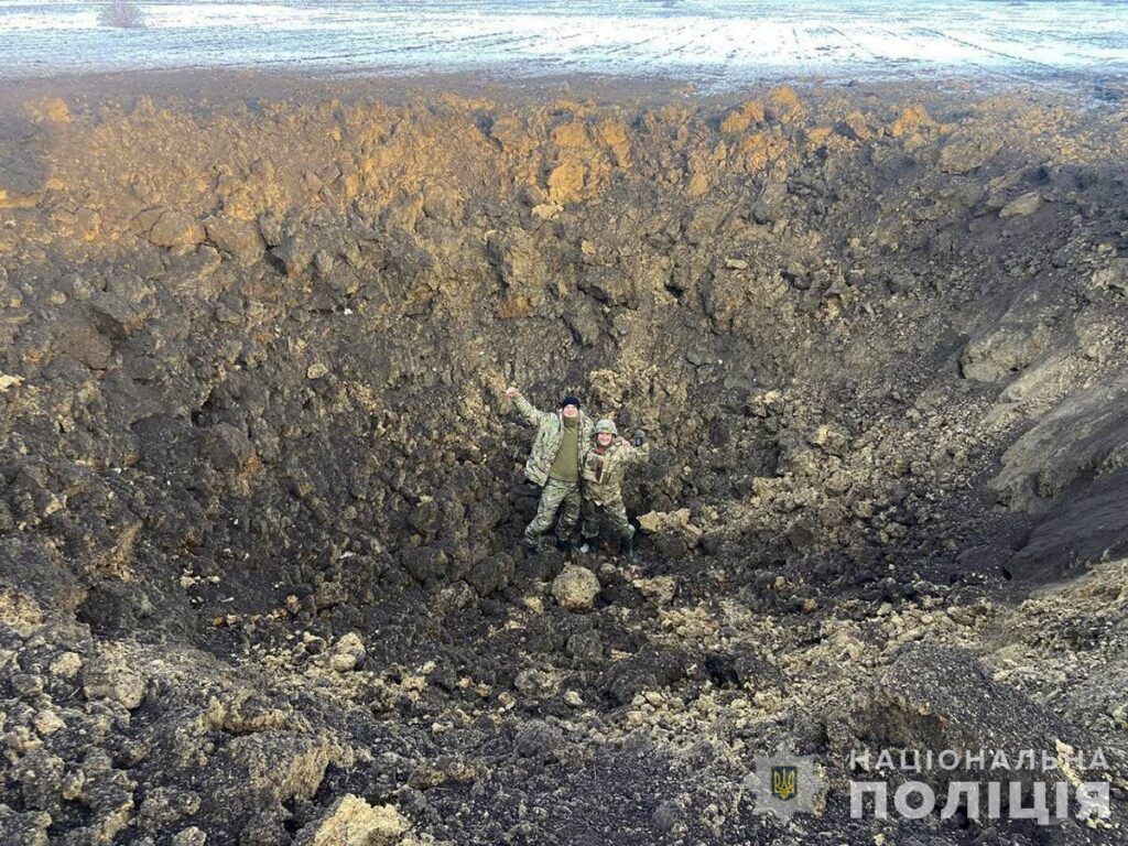 Виявили бойову частину ракети Х-101: впала в полі на Житомирщині та не здетонувала - Події. Джерело: Zhitomir-OnLine Виявили бойову частину ракети Х-101: впала в полі на Житомирщині та не здетонувала - фото №